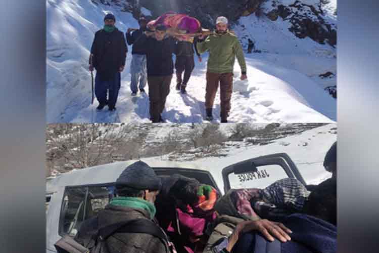 कश्मीर पुलिस ने बर्फ से ढके गांव में घिरे अलिफ दीन को बचाया, तत्काल अस्पताल पहुंचाया