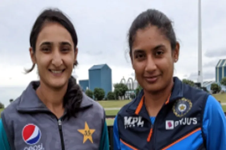 Women's World Cup : इंडिया-पाकिस्तान मैच से एक दिन पहले मिले दोनों टीमों के कप्तान, जानिए आगे क्या हुआ ?