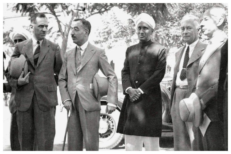 सीवी रमन के साथ मिर्जा इस्माइल 