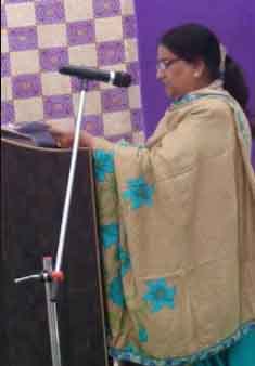 https://www.hindi.awazthevoice.in/upload/news/164691278913_Dr_Renu_Behl_From_father_to_Urdu_Poetry_has_taken_its_hobby_to_dozens_of_awards_3.jpg