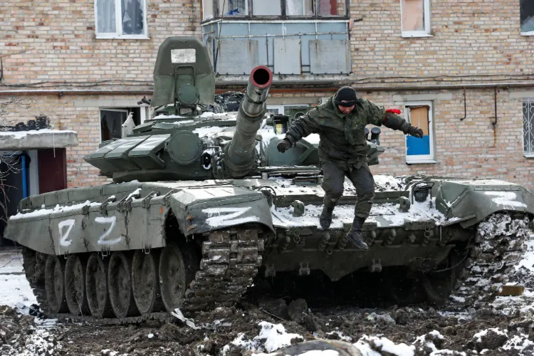 रूस की धमकीः यूक्रेन के लिए विदेशी हथियार ले जाने वाले काफिले नष्ट कर दिए जाएंगे 