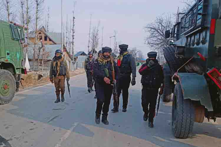 कश्मीर में लश्कर के आतंकी मॉड्यूल का भंडाफोड़, 6 आतंकी साथी गिरफ्तार