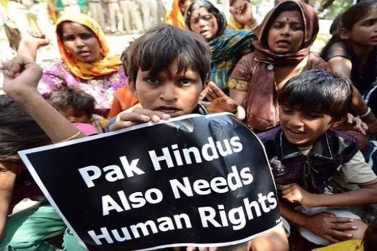पाकिस्तान में अपहरण का विरोध करने पर हिंदू लड़की को गोली मारी