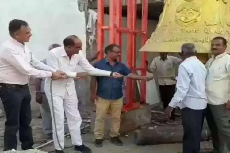 मध्य प्रदेश: नारू खान ने पशुपतिनाथ मंदिर में लगाया 3700 किलो का महा घंटा, बजाएंगे मुख्यमंत्री शिवराज सिंह