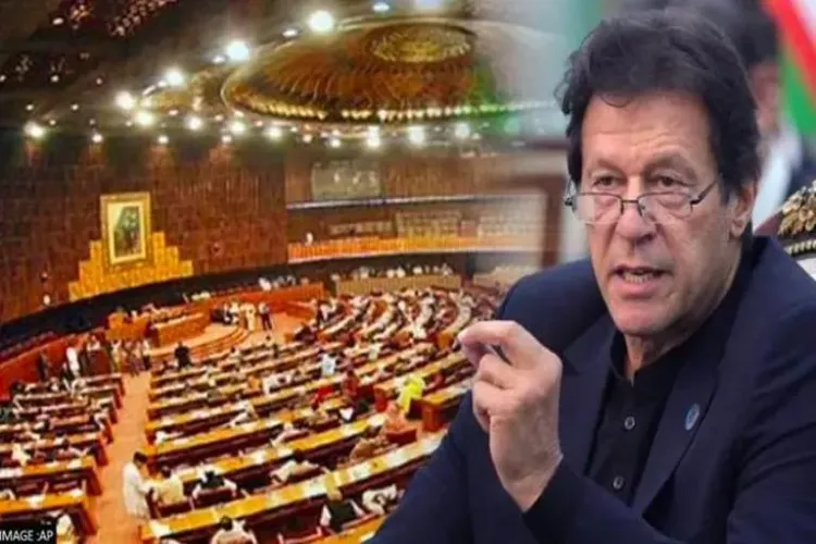 इमरान खान की अग्नि परीक्षाः आज संसद में सरकार के खिलाफ विश्वास प्रस्ताव पर बहस, पीटीआई प्रमुख का पवेलियन लौटना तय 