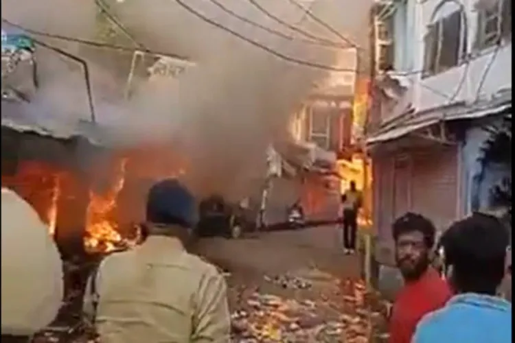 राजस्थान: करौली  में कर्फ्यू, बाइक रैली पर पथराव, 42 से ज्यादा घायल, सुरक्षा बल तैनात