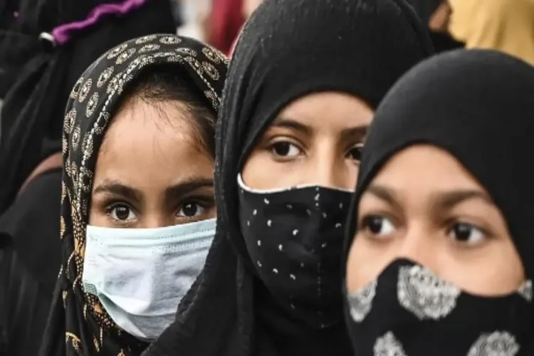 कर्नाटक: टीचर्स को चेतावनी, हिजाब पहना तो परीक्षा में नहीं मिलेगी ड्यूटी