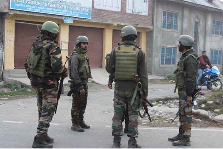 जम्मू-कश्मीर: कुपवाड़ा में नमाज के बाद सैनिकों के साथ झड़प, 2 नागरिक घायल