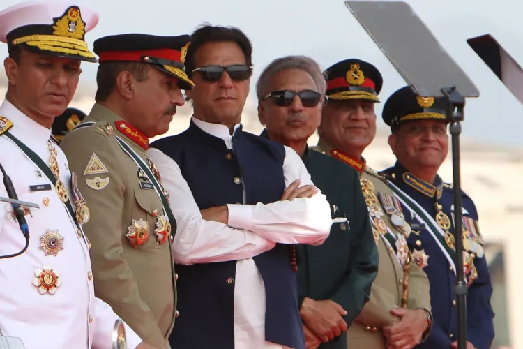 इमरान खान प्रकरणः पाकिस्तानी सेना और सुप्रीम कोर्ट ने तटस्थ होने का दिया सुबूत