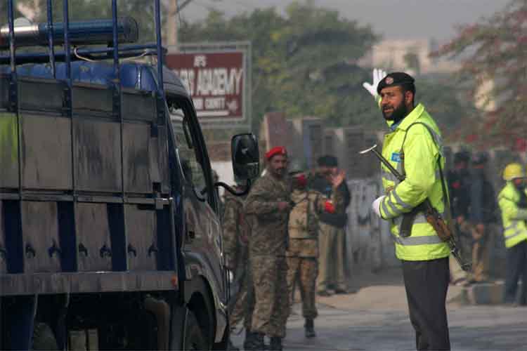 पाकिस्तान: सैन्य काफिले पर आतंकी हमला, 7 जवानों की मौत