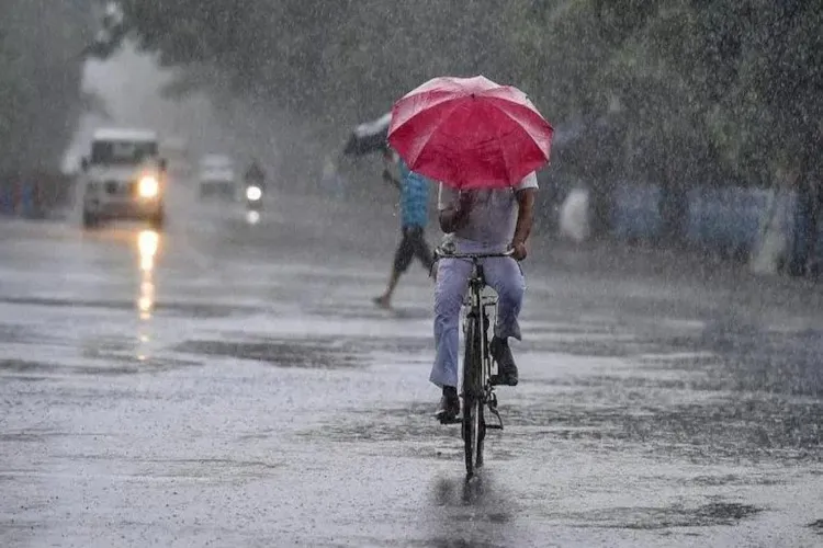 असमः बजली गिरने से 14 की मौत, दो दिनों में भारी बारिश का अनुमान, दिल्ली को गर्मी से राहत नहीं