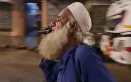 https://www.hindi.awazthevoice.in/upload/news/165045323614_Wow,_what_to_say_Taj_Qureshi's_captivating_voice_and_Ramadan_sandal_5.jpg