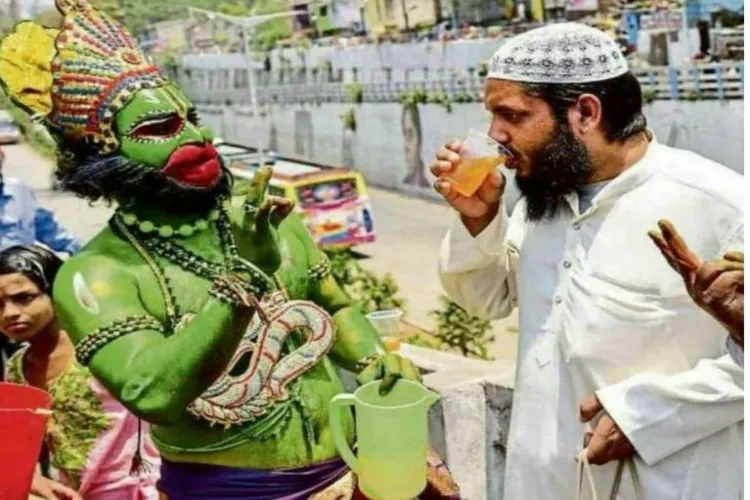 मजहब नहीं सिखाता आपस में बैर रखना
