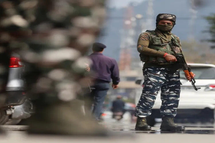 जम्मू-कश्मीर के कुलगाम में जैश के 2 आतंकवादी ढेर