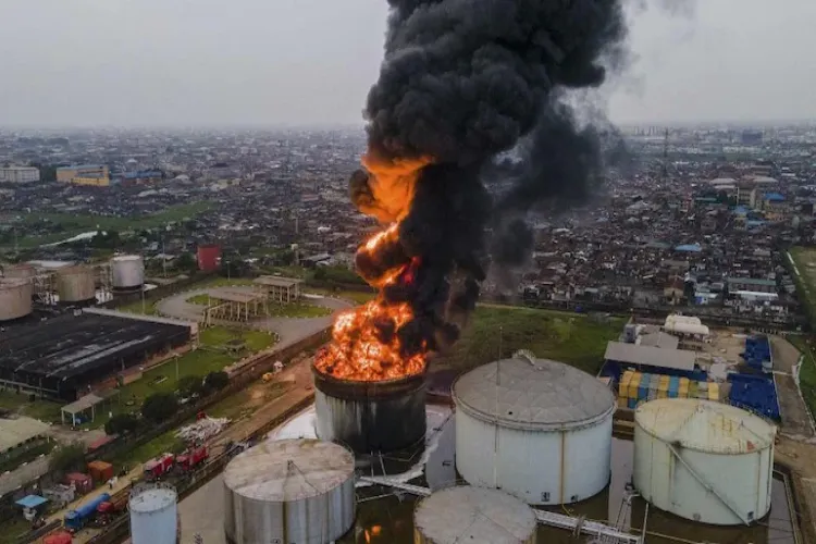 नाइजीरिया की अवैध तेल रिफाइनरी में धमाका, 100 से ज्यादा की मौत