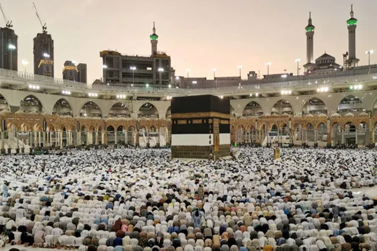 पवित्र शहर मक्का और मदीना में बड़ी संख्या मुसलमानों ने ईद-उल-फितर की नमाज अदा की