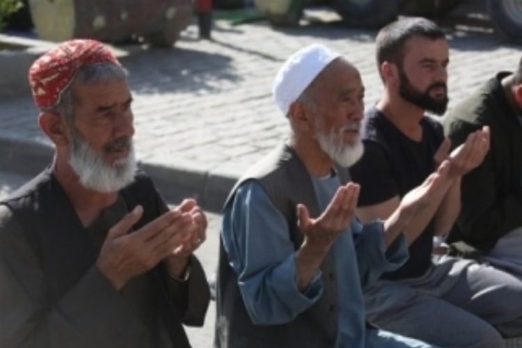 कड़ी सुरक्षा के बीच अफगानों ने मनाई ईद