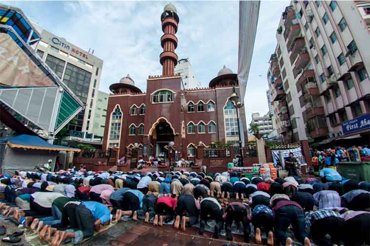 मलेशिया में कोरोना केस में गिरावट के बीच मनाया गया हरि राया यानी ईद