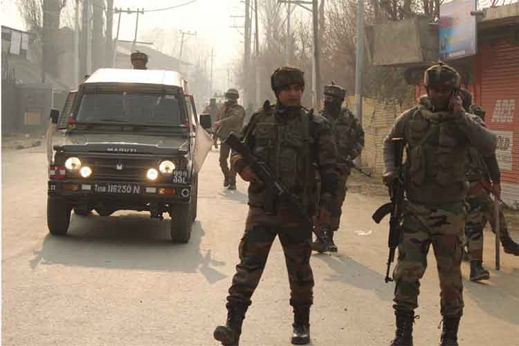 कश्मीर: इस साल आतंकी बनने वालों में आई कमी, केवल 28 आतंकी बने 
