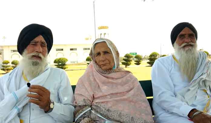 https://www.hindi.awazthevoice.in/upload/news/165286427106_Kartarpur_Gurdwara_Muslim_sister_meets_Sikh_brother_after_75_years_2.jpg
