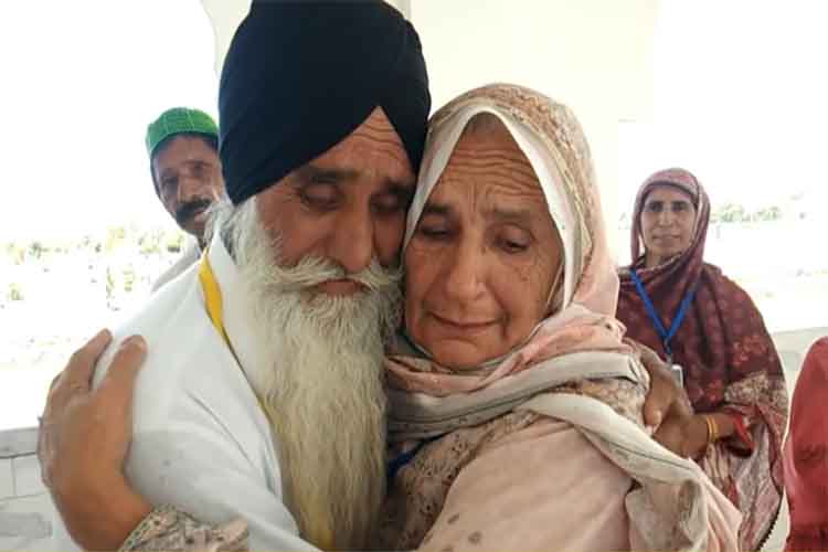 करतारपुर गुरुद्वाराः सिख भाई से 75 साल बाद मिली मुस्लिम बहन