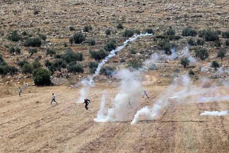इजरायली सैनिकों से संघर्ष, दर्जनों फिलीस्तीनी घायल