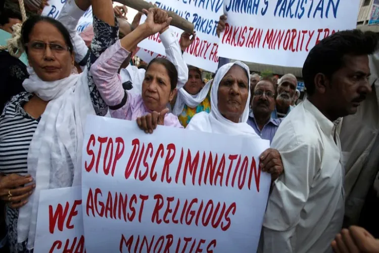 पाकिस्तान में 80 फीसदी गैर-मुस्लिम कम वेतन पर काम करने को मजबूर: रिपोर्ट