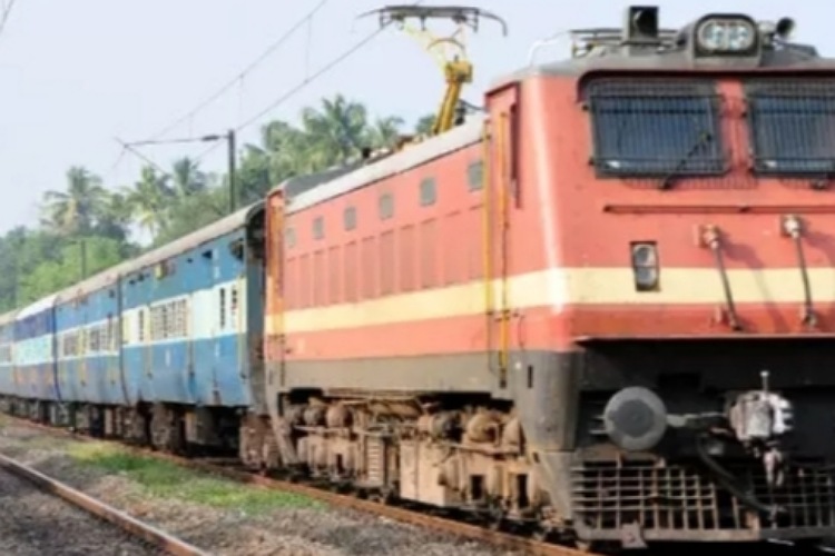 नॉन इंटरलॉकिंग कार्य के चलते पूर्व रेलवे ने 30 ट्रेनों को किया रद्द