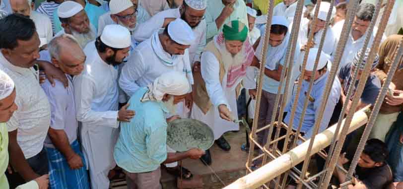 https://www.hindi.awazthevoice.in/upload/news/165373570813_BJP_leader_laid_the_foundation_of_the_mosque_in_the_presence_of_Muslim_religious_leaders_2.jpg