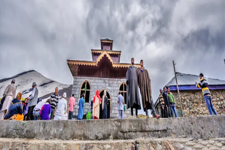 जम्मू-कश्मीर मिशन यूथः डल झील में बनेंगे पांच पर्यटक गांव, 75 गांवों में  स्टे होम की सुविधा