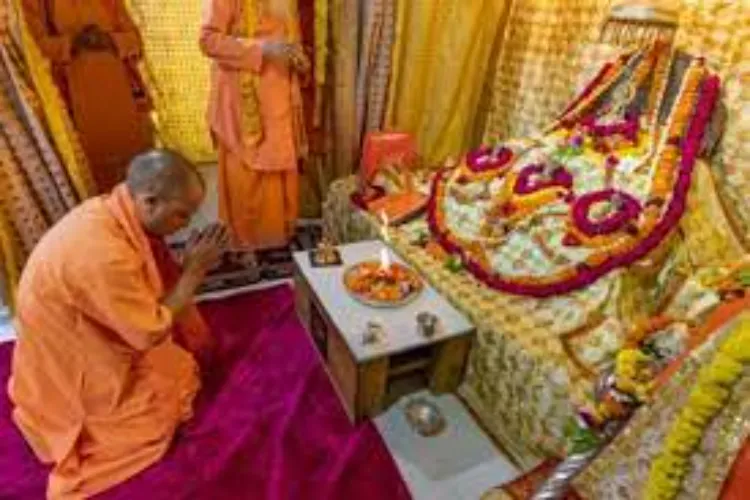 अयोध्या: सीएम योगी ने रखी राम मंदिर के गर्भ गृह की आधारशिला