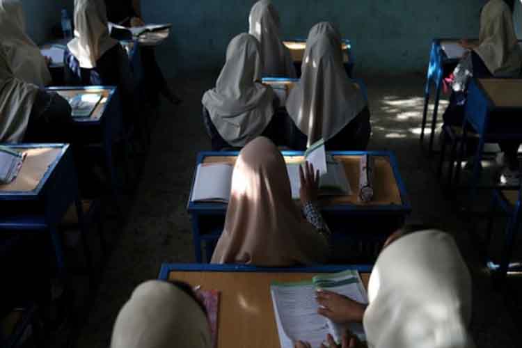 तालिबान ने कुछ शर्तों के साथ गर्ल्स स्कूल खोलने के दिए निर्देश