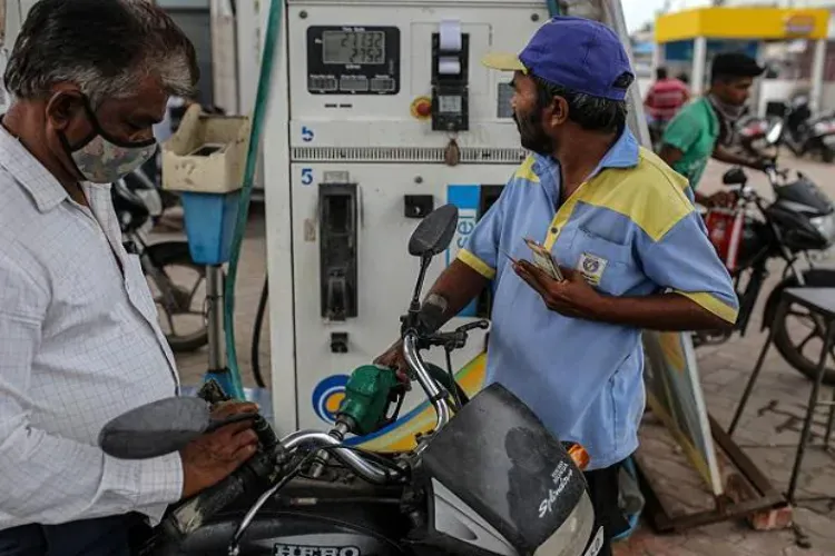 राहत: पेट्रोल, डीजल की कीमतों में कमी 21 वें दिन भी बरकरार, जानें आज की कीमतें