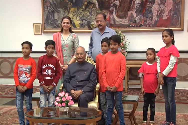 राष्ट्रपति रामनाथ कोविंद से थैलासीमिक बच्चों के एक समूह ने की मुलाकात