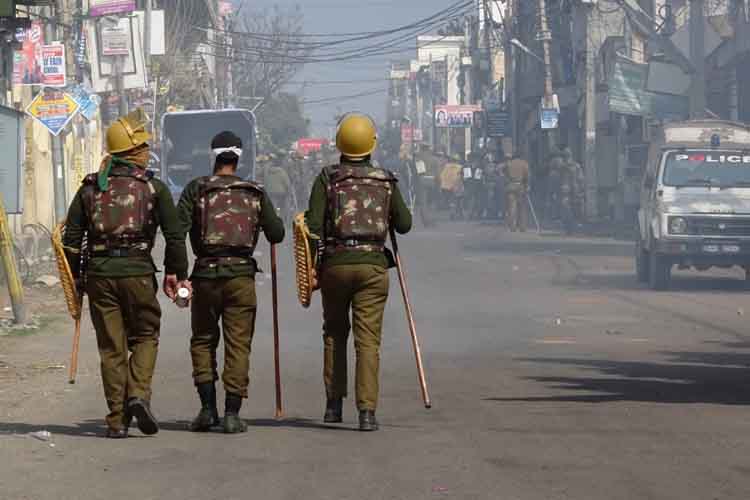 जम्मू-कश्मीर: डोडा में माहौल सुधरा और कर्फ्यू हटा, भद्रवाह में जारी