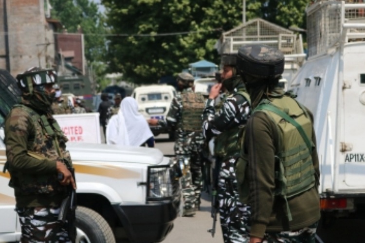 जम्मू-कश्मीर: कुलगाम में मुठभेड़, दो आतंकी ढेर 