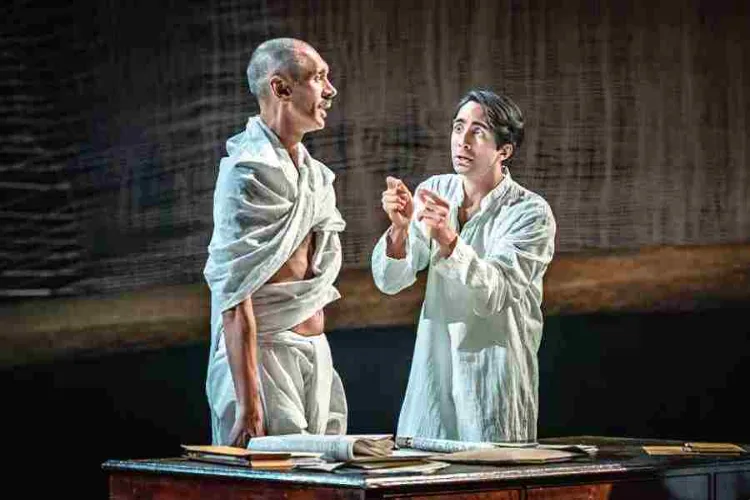 लंदन में गांधी बनाम गोडसे नाटक का मंचनGandhi vs Godse drama staged in London