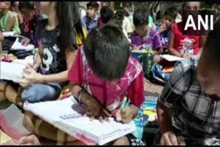गुजरात का एक सिविल इंजीनियर वंचित बच्चों को दे रहा है मुफ्त शिक्षा