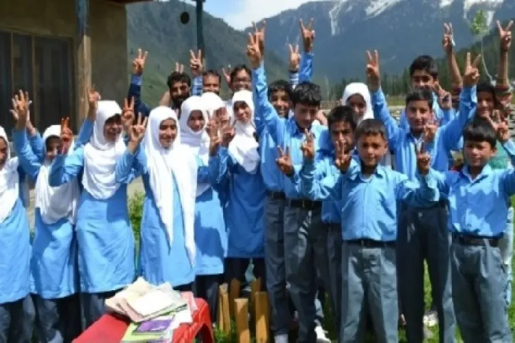 बारूद की आवाज से थर्राने वाले कश्मीर में अब शिक्षा की बातें, स्कूलों में छात्रों के नामांकन में 19.02 प्रतिशत की वृद्धि 