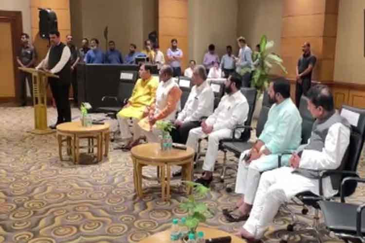 महाराष्ट्र विधानसभा फ्लोर टेस्ट सोमवार को, शिंदे और फडणवीस ने की बैठकें