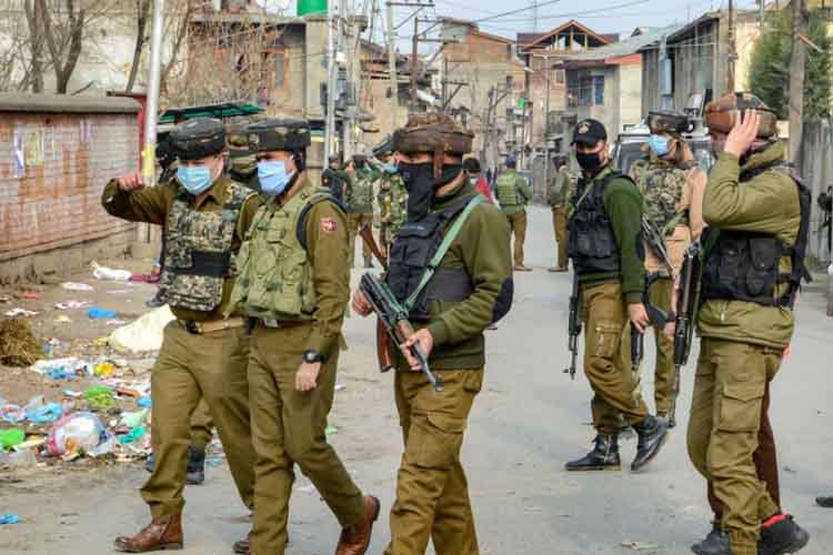 जम्मू-कश्मीरः अल-बद्र आतंकी अवंतीपोरा में गिरफ्तार