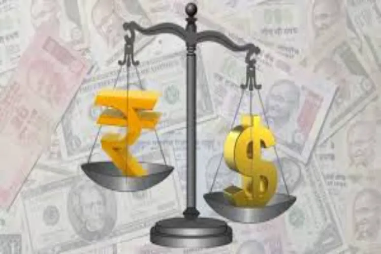 डॉलर के मुकाबले कमजोर हुआ भारतीय रुपया