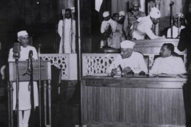 भाग्यवधू से वादा करते नेहरू, 14-15 अगस्त की मध्य रात्रि, 1947