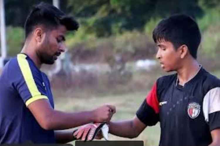 https://www.hindi.awazthevoice.in/upload/news/165920484814_Sarjik_Alam_Fighting_with_difficulties,_the_battle_to_win_the_world_of_football_continues_2.jpg