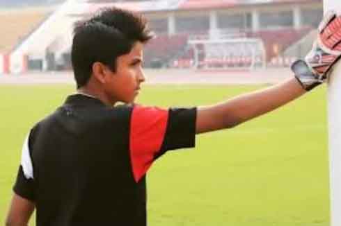 https://www.hindi.awazthevoice.in/upload/news/165920489314_Sarjik_Alam_Fighting_with_difficulties,_the_battle_to_win_the_world_of_football_continues_4.jpg