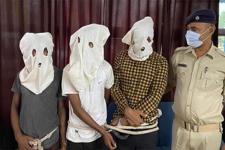 रांची: बिरसा मुंडा एयरपोर्ट उड़ाने की धमकी दी, तीन आरोपी गिरफ्तार