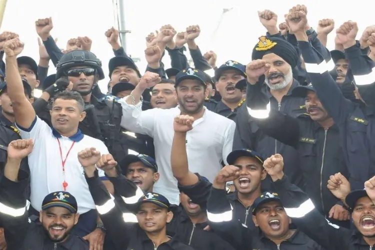 विशाखापत्तनमः सलमान खान ने भारतीय नौसैनिकों के साथ दिन भर मचाया मस्ती-धमाल
