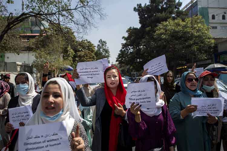 काबुल: तालिबान का महिलाओं की रैली पर हमला, तितर-बितर किया