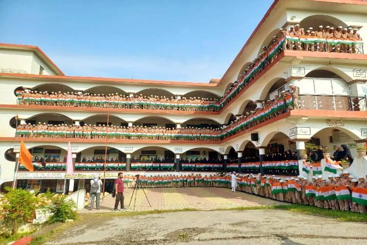 https://www.hindi.awazthevoice.in/upload/news/166047043101_Jamia_Jia_Uloom_'Saare_Jahan_Se_Achcha,_Hindostan_Hamara'_echoed_with_the_soft_voices_of_thousands_of_children_6.webp