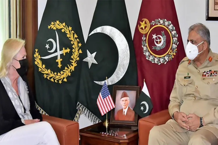 पाकिस्तानी की बिगड़ती आर्थिक दशा सुधारने की जिम्मेदारी अब सेना के हवाले, बाजवा की अमेरिकी कमांडर से द्विपक्षीय वार्ता